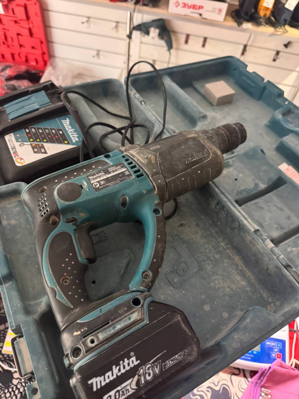 Перфоратор Makita hdr202